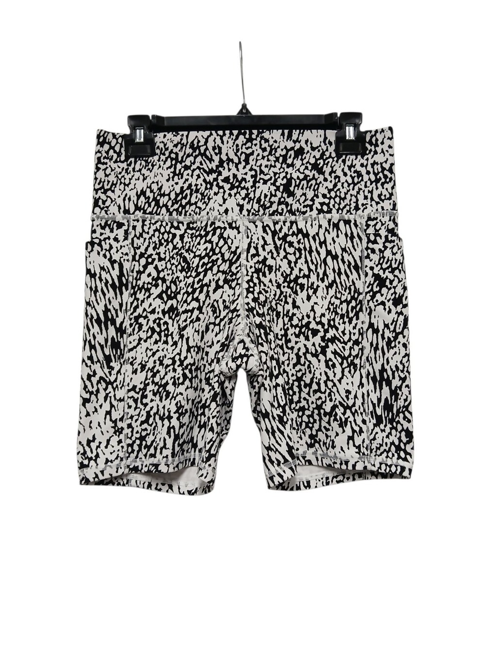 Athleta Salutation Stash Pocket ll 7" Shorts Black/White Spots Athletic Yoga-Lrg